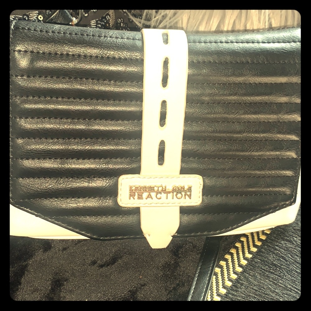 Kenneth Cole Reaction Cross body purse